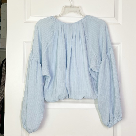 New Wayf Nordstrom Pastel Blue Crepe Blouson Sleeve Bubble Hem Cropped Blouse M - Picture 3 of 8